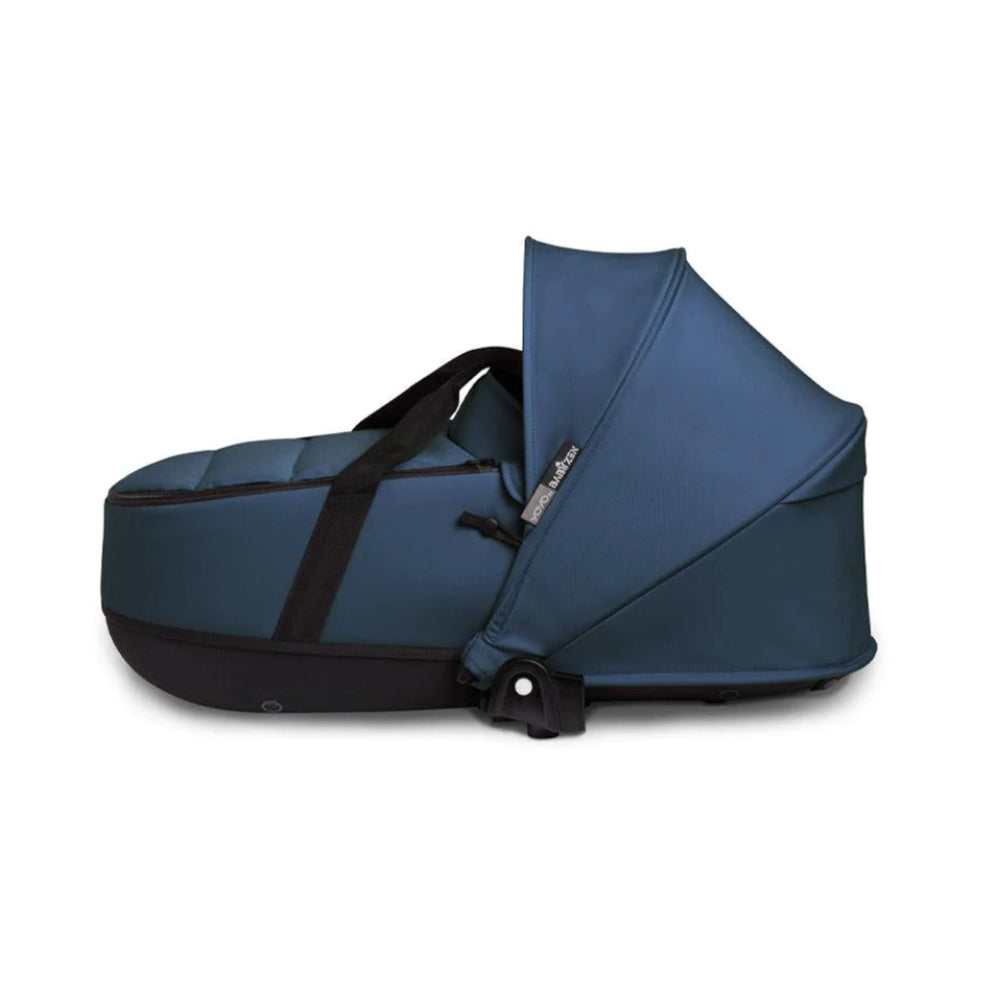 Babyzen Yoyo bassinet in blue colour pack